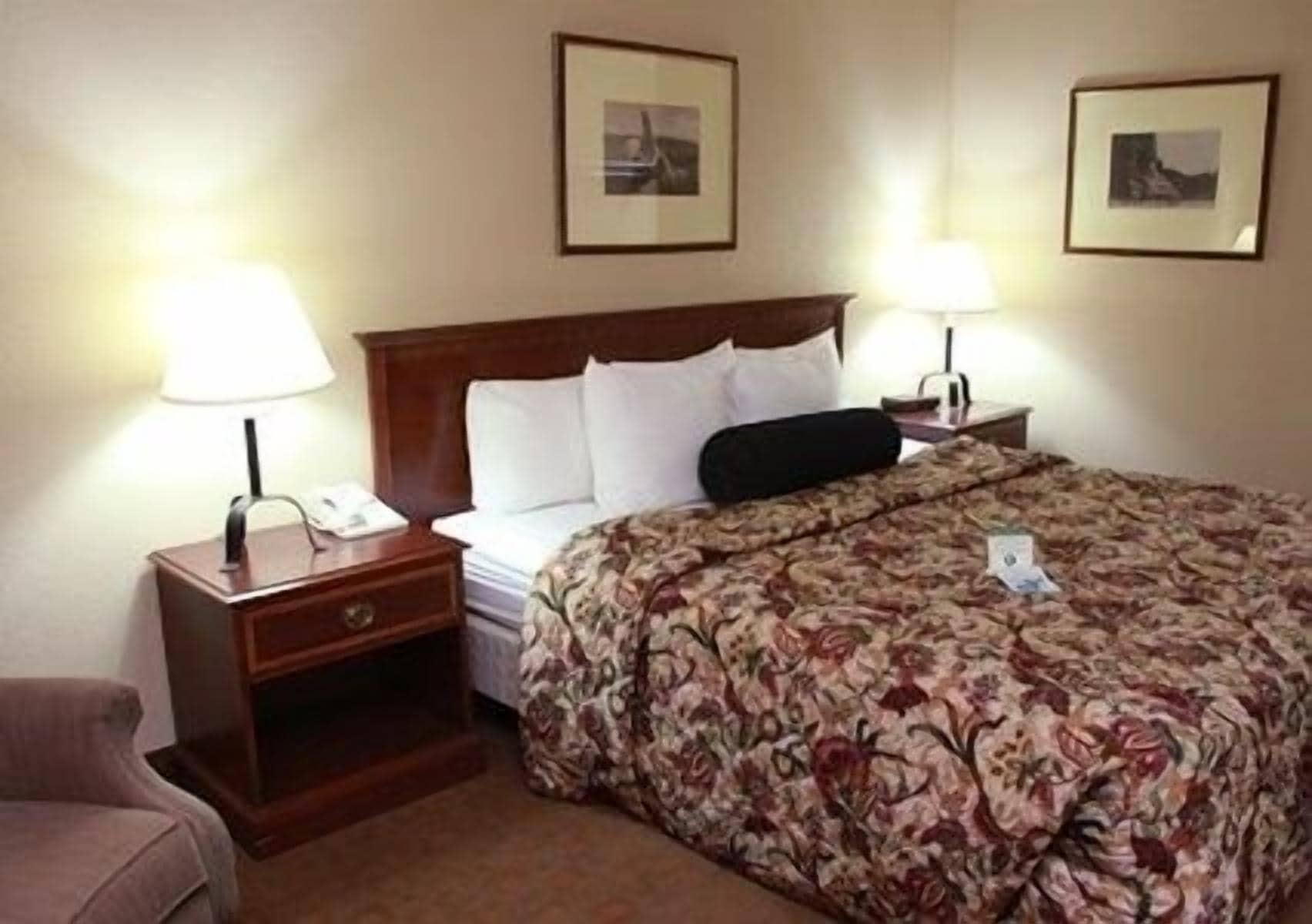 Rodeway Inn Fort Morgan Bagian luar foto