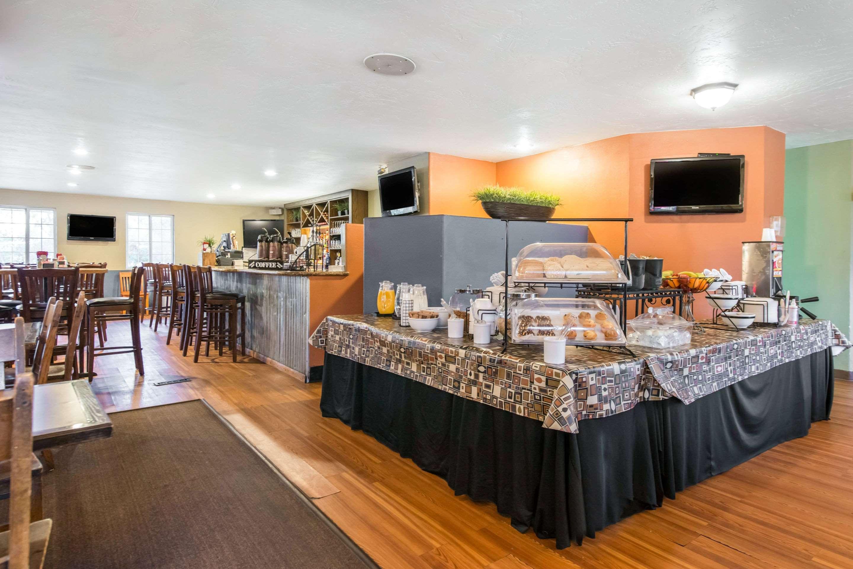 Rodeway Inn Fort Morgan Bagian luar foto