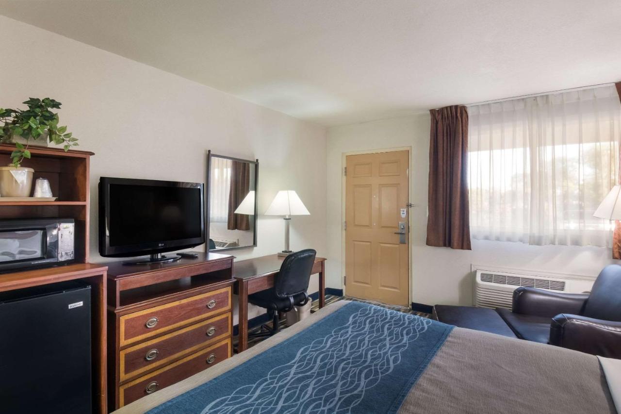 Rodeway Inn Fort Morgan Bagian luar foto