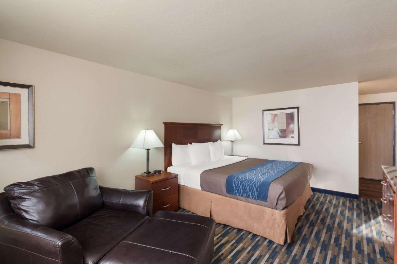 Rodeway Inn Fort Morgan Bagian luar foto