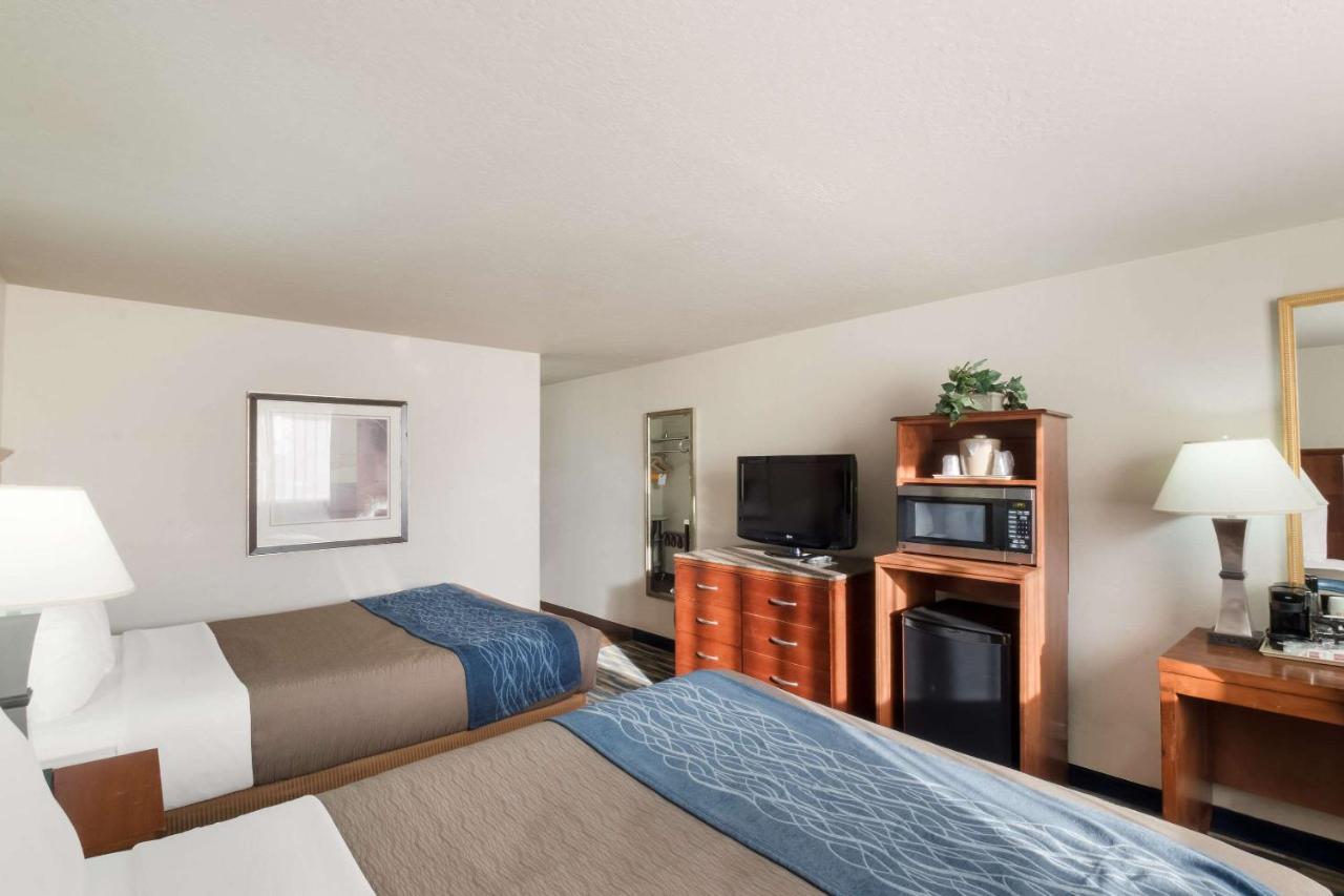 Rodeway Inn Fort Morgan Bagian luar foto