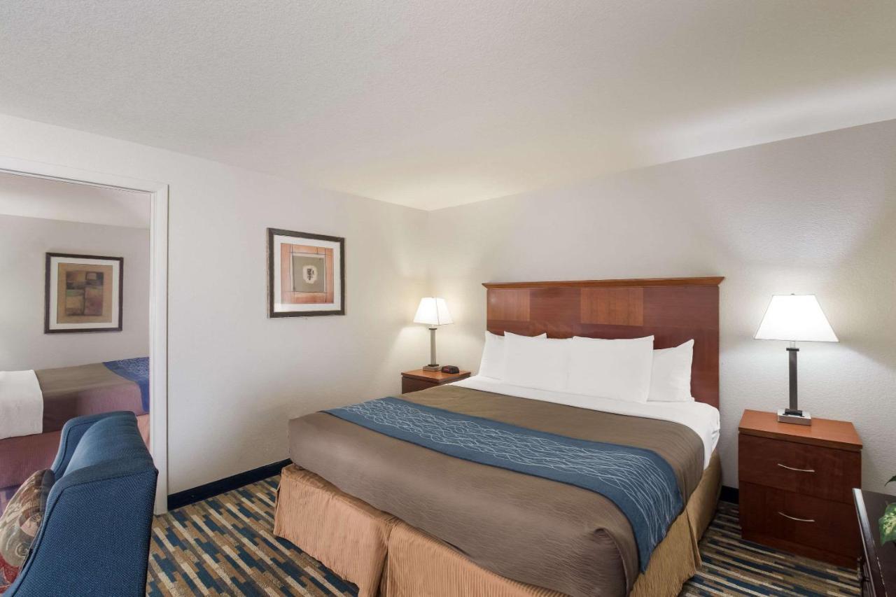Rodeway Inn Fort Morgan Bagian luar foto