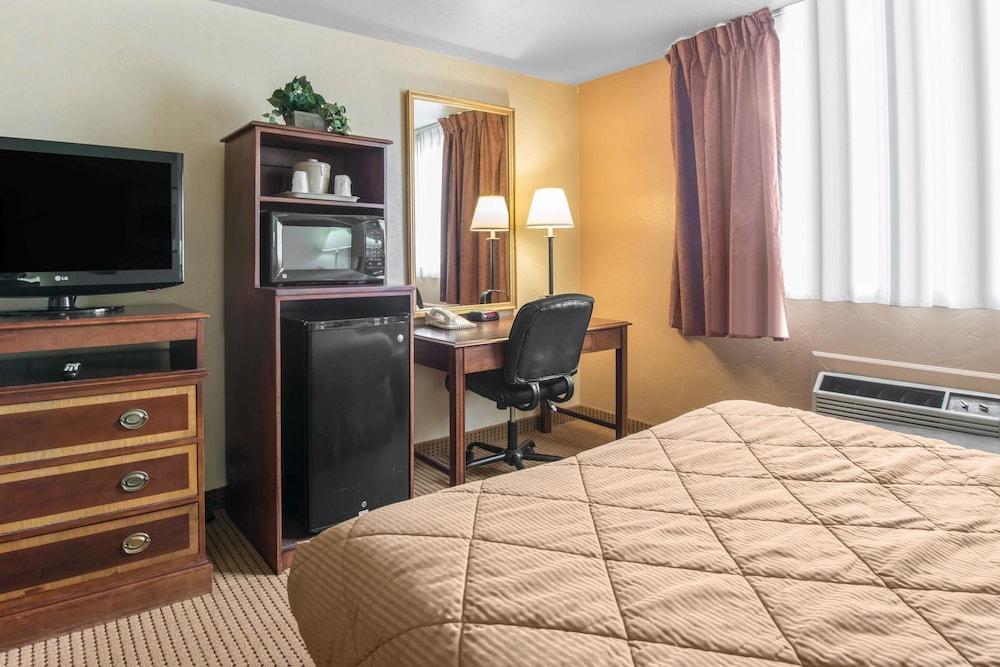 Rodeway Inn Fort Morgan Bagian luar foto