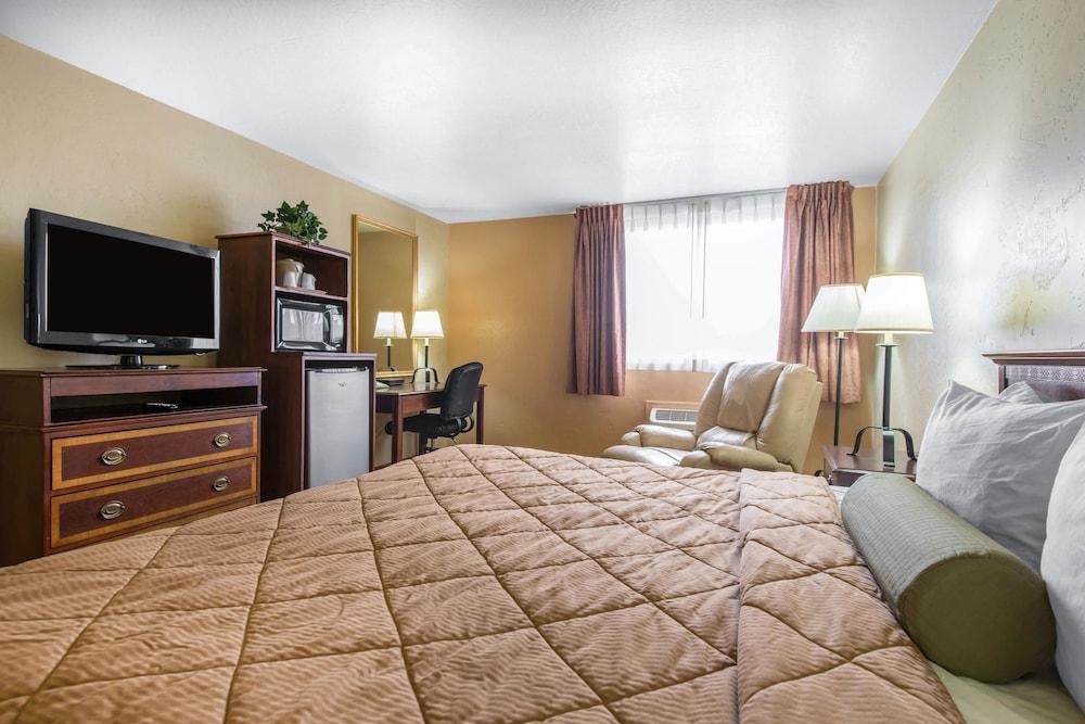 Rodeway Inn Fort Morgan Bagian luar foto