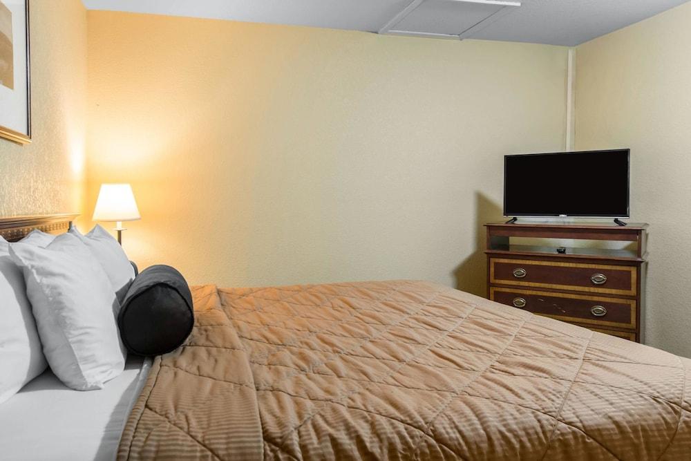 Rodeway Inn Fort Morgan Bagian luar foto
