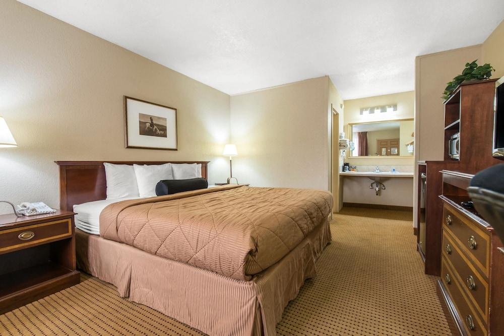 Rodeway Inn Fort Morgan Bagian luar foto