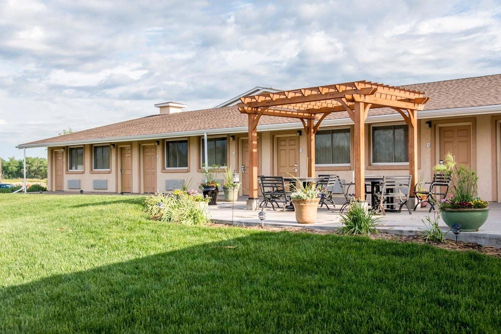 Rodeway Inn Fort Morgan Bagian luar foto