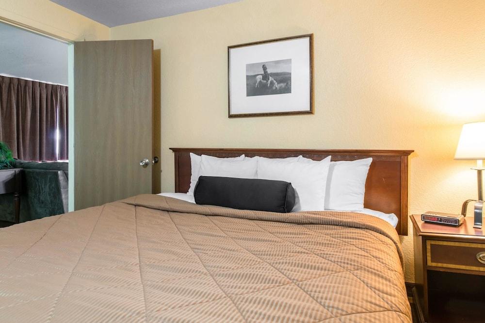 Rodeway Inn Fort Morgan Bagian luar foto